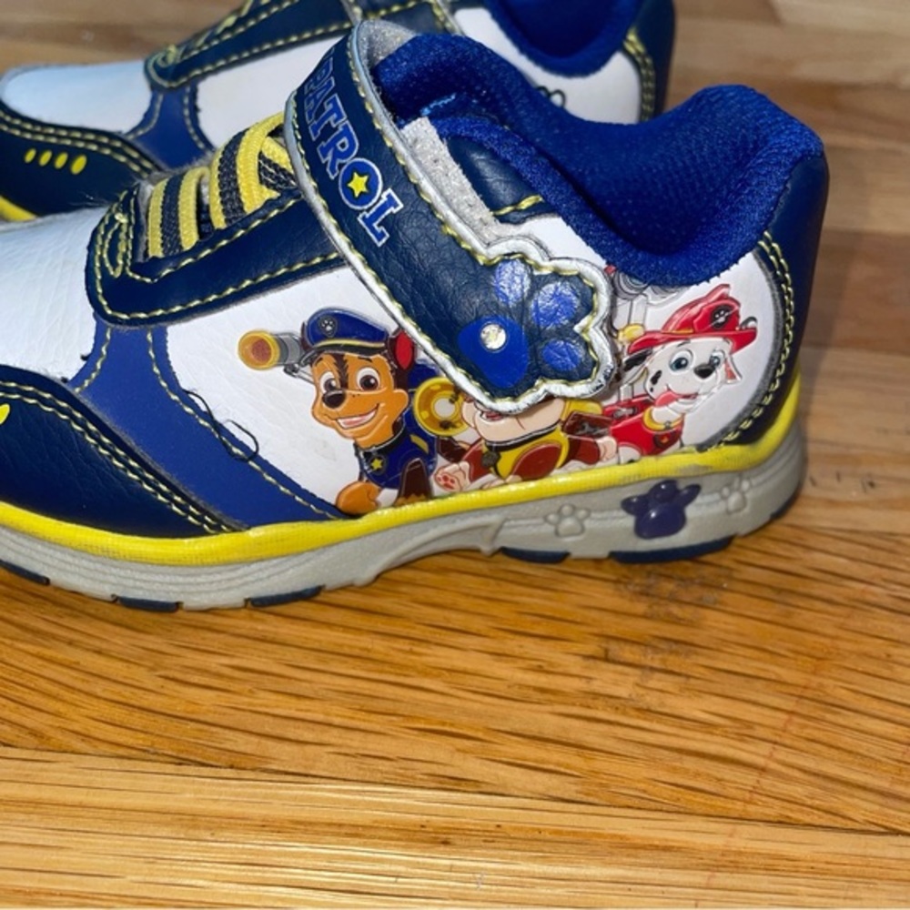 Paw Patrol Light Up Sneakers Skid Resistant & Mark Resistant Size 6 Baby